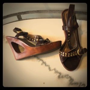 Platform wedges! Woodtone, brown & gold! Size 6